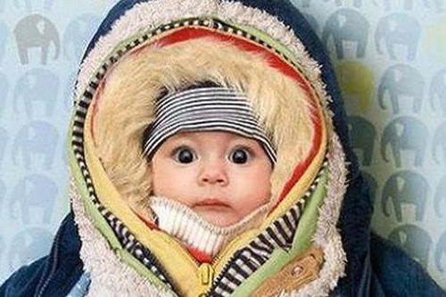 Giữ ấm cho con ngày lạnh kiểu này, cha mẹ tưởng đúng nhưng có thể hại con, thậm chí nguy hiểm tính mạng