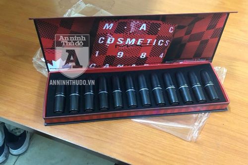 2.400 thỏi son nghi giả thương hiệu MAC bị Cảnh sát 141 phát hiện