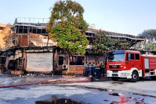 'Bà hỏa' thiêu rụi quán ăn, 4 người thiệt mạng