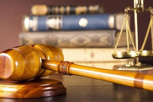 Kiện chủ tịch huyện, Tòa án có thẩm quyền giải quyết không?