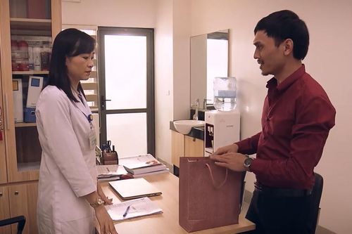 Sinh tử tập 25: Vũ sai đàn em tới đưa hối lộ vợ Bí thư tỉnh
