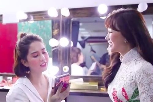 Ngọc Trinh gây 'bão' mạng với màn song ca ngẫu hứng cùng Hari Won