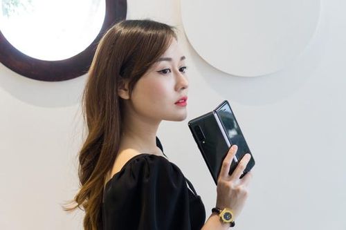 Vì sao Galaxy Fold đắt mà vẫn 'cháy hàng'?