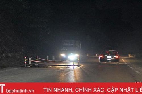 Rình rập hiểm nguy khi lưu thông qua các điểm sửa chữa trên QL 15A và đường Hồ Chí Minh
