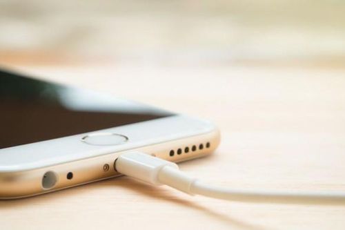 Cổng sạc Lightning có thể bị 'khai tử' trên các dòng iPhone 2021