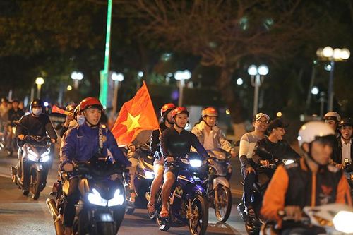 Người hâm mộ Nha Trang mừng chiến thắng của đội tuyển U22 Việt Nam