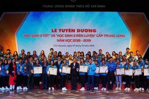 Tuyên dương 'Học sinh 3 tốt' và 'Học sinh 3 rèn luyện' cấp Trung ương