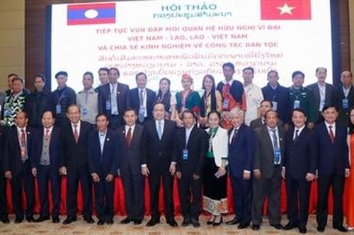 Vun đắp quan hệ hữu nghị Việt Nam – Lào và chia sẻ kinh nghiệm công tác dân tộc