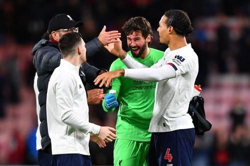 Liverpool nâng khoảng cách với Man City lên thành 14 điểm