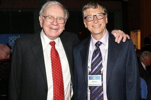 Warren Buffett từng thuyết phục Bill Gates mua nhẫn cưới 370 triệu USD