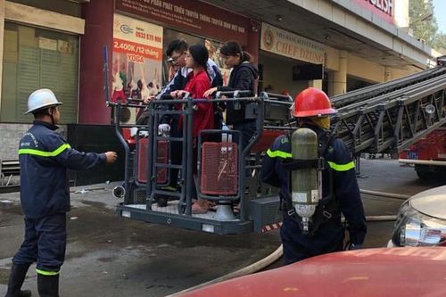 Cứu hơn 60 người thoát khỏi đám cháy ở BIDV