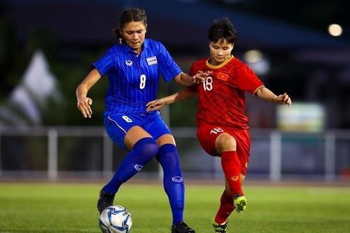 Ngô Thanh Vân và dàn sao cổ vũ bóng đá nữ Việt Nam gặp Thái Lan