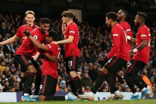 Man United kéo 'sập' sân Etihad của Man City