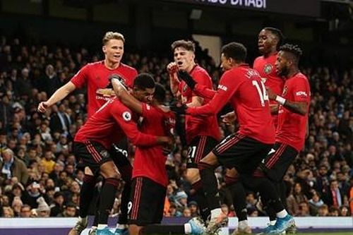 Man Utd đánh bại Man City ngay tại Etihad