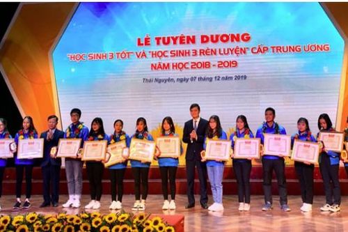 Tuyên dương 'Học sinh 3 tốt' và 'Học sinh 3 rèn luyện'
