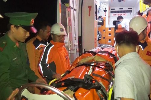 Cứu thuyền viên Ấn Độ gặp nạn trên vùng biển Nha Trang