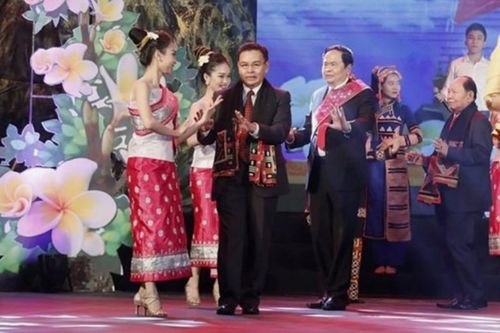 Son sắt nghĩa tình, Trường Sơn Đông – Trường Sơn Tây