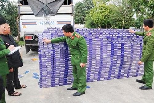 Bắt giữ 10 ngàn bao thuốc lá lậu đang trên đường ra Hà Nội tiêu thụ
