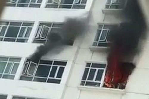 Cháy chung cư Hoàng Anh Golden House, hàng trăm cư dân tháo chạy