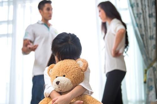 Hai vợ chồng cãi nhau, con gái bất ngờ chạy đến hét lớn 'bố mẹ ly hôn con sẽ bỏ nhà đi' tôi như chết lặng