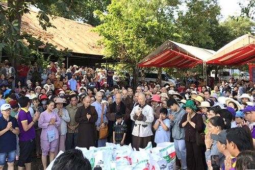 Thả trên 100 ngàn con cá giống xuống hồ Trị An