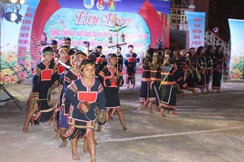 'Thắp lửa' tình yêu văn hóa truyền thống
