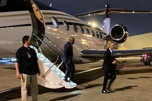 Cựu tổng thống Mỹ Obama đến Việt Nam bằng máy bay riêng