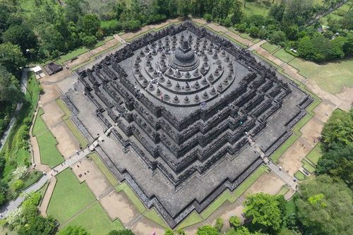 Đền Phật giáo lớn nhất thế giới ở Indonesia