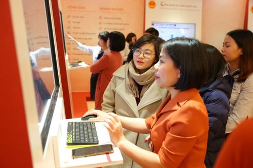 Bất ngờ vì thủ tục hành chính được giải quyết trong 5 phút