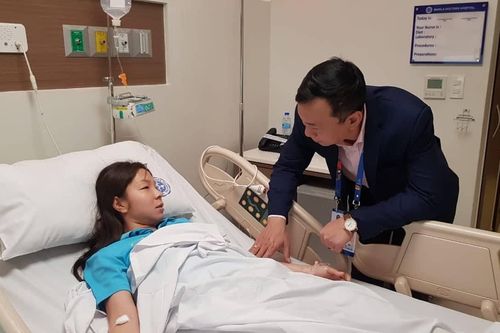 Trung vệ Trần Thị Hồng Nhung kiệt sức sau khi cùng tuyển nữ lên ngôi vô địch
