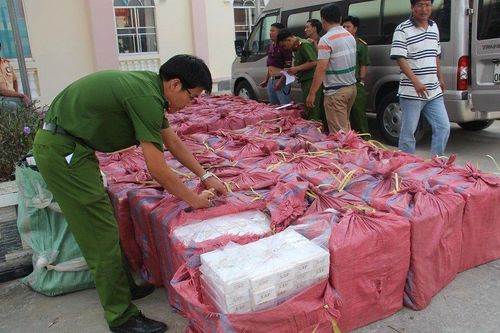 Thuốc lá lậu: Cuộc chiến chưa có hồi kết!