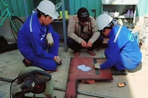 Trung tâm Hậu cần - Kỹ thuật đảo Sinh Tồn thiết kế, thay mới bánh lái cho tàu cá