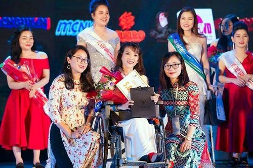 Nghị lực của cô gái trẻ khuyết tật