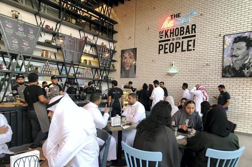 Saudi Arabia bỏ quy định phân biệt giới tính trong các nhà hàng