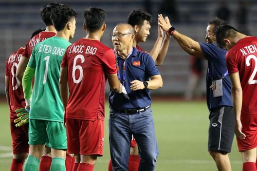 Ông Park đóng đội tuyển U22 Việt Nam, tập chiến thuật đấu Indonesia