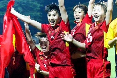 Tuyết Dung: 'Lẩu Thái cay nhưng ngon quá mọi người ơi'