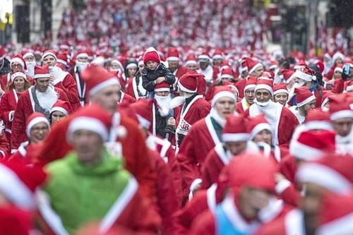 Chùm ảnh 7.000 ông già Noel chạy bộ gây quỹ dịp Giáng sinh