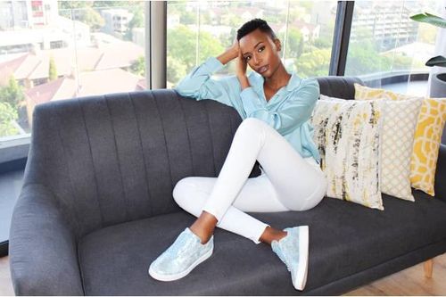 Gu thời trang đầy màu sắc, rạng rỡ của người đẹp Nam Phi đăng quang Miss Universe 2019