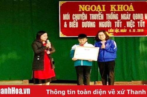 Tỉnh đoàn tặng giấy khen cho học sinh lớp 5 nhặt được của rơi trả lại người đánh mất