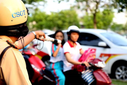Xử phạt vi phạm luật giao thông: Đề xuất nộp phạt qua thẻ chip ngân hàng