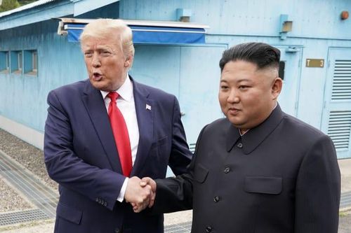 Triều Tiên lại thử vũ khí, ông Trump cảnh báo mạnh ông Kim Jong Un