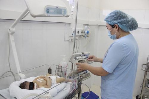 Phẫu thuật nội soi thành công dị tật thoát vị hoành ở trẻ sơ sinh