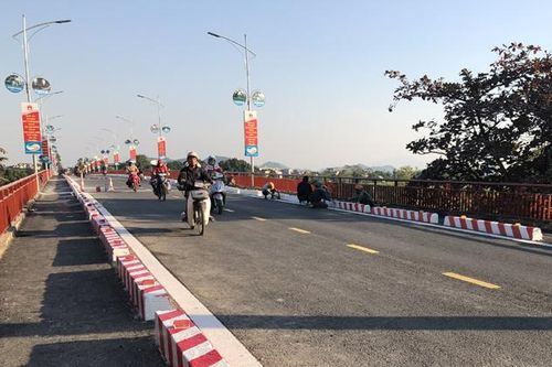 8 giờ ngày 10-12-2019 thông cầu Nông Tiến