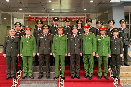 Thứ trưởng Lê Quý Vương kiểm tra công tác tại Công an tỉnh Nam Định