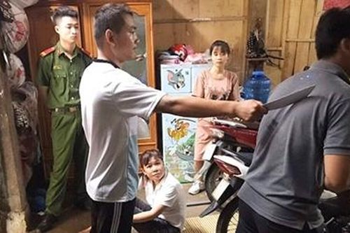Gã đàn ông nước ngoài bị câm, điếc, sang Việt Nam trả thù 'tình'