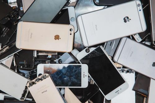 Hàng nghìn chiếc iPhone bị vứt mỗi tháng vì Apple thích bảo mật