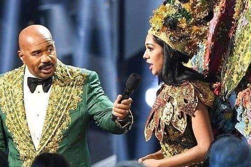 Hoa hậu Malaysia không buồn khi bị lấy lại giải Trang phục dân tộc
