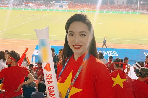 Dàn sao Việt háo hức trên sân vận động ở Philippines