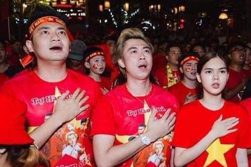 Ngân Khánh, Lê Phương và dàn sao hò hét khi Văn Hậu ghi bàn thắng
