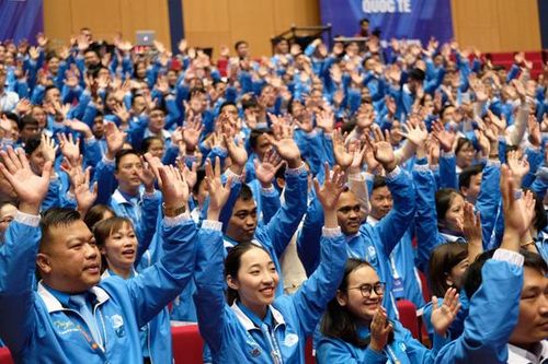Đại hội đại biểu toàn quốc Hội LHTN Việt Nam lần thứ VIII: Rực rỡ sắc màu 54 dân tộc anh em